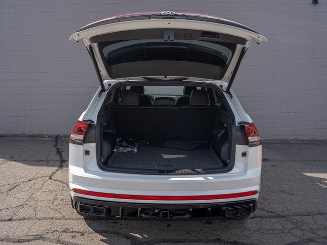 2026 Volkswagen Atlas Cross Sport 2.0T SEL R-Line Black