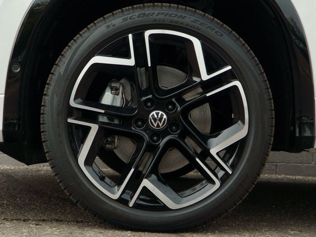 2026 Volkswagen Tiguan 2.0T SEL R-Line Turbo