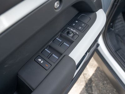 2024 Land Rover Defender SE