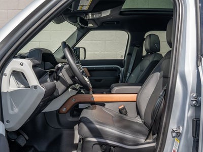 2024 Land Rover Defender SE