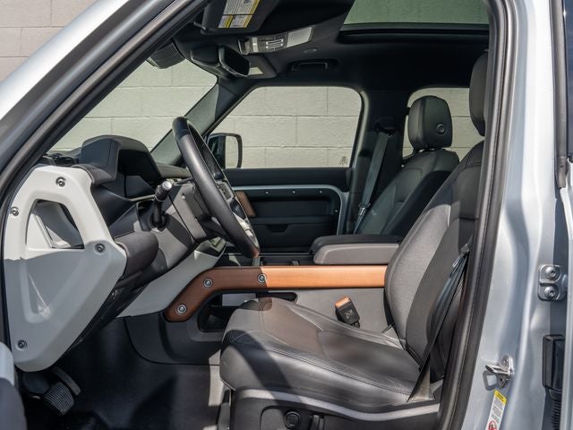 2024 Land Rover Defender SE