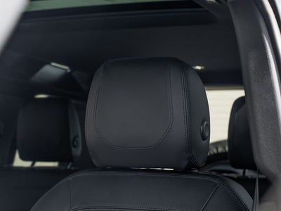 2024 Land Rover Defender SE