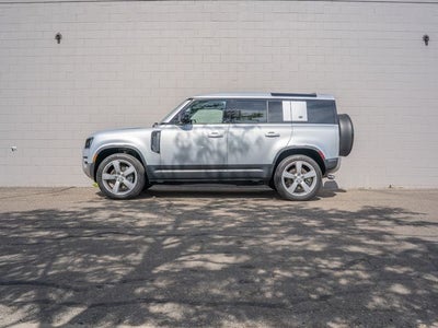 2024 Land Rover Defender SE