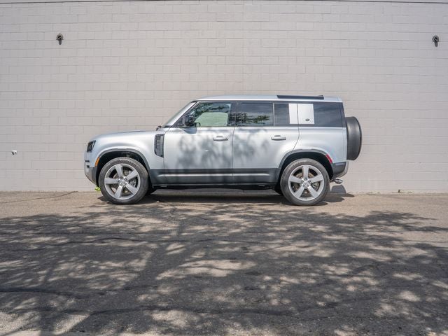 2024 Land Rover Defender SE