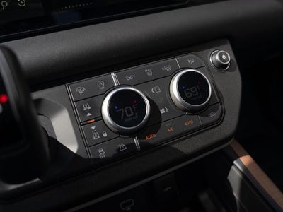 2024 Land Rover Defender SE