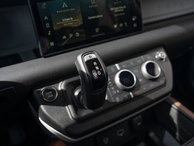 2024 Land Rover Defender SE