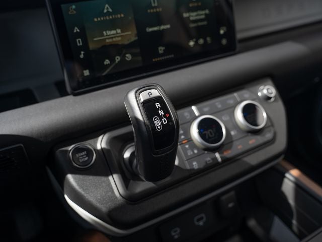 2024 Land Rover Defender SE