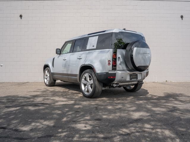 2024 Land Rover Defender SE