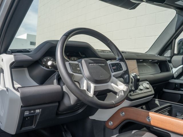 2024 Land Rover Defender SE