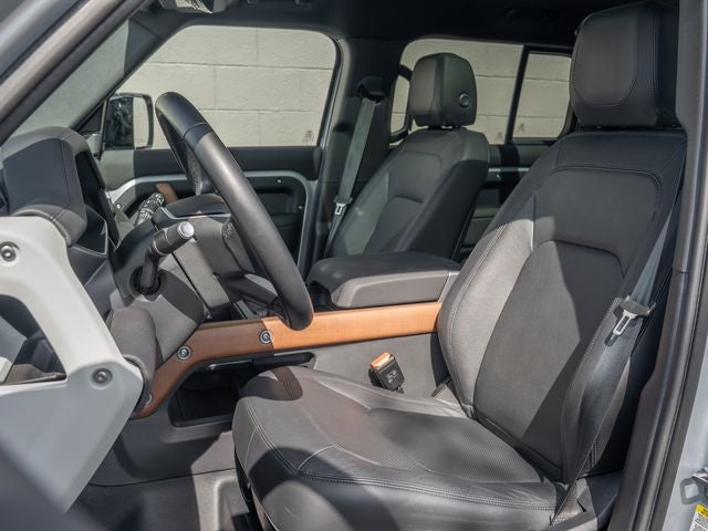 2024 Land Rover Defender SE