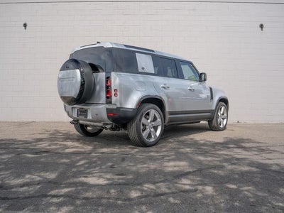 2024 Land Rover Defender SE