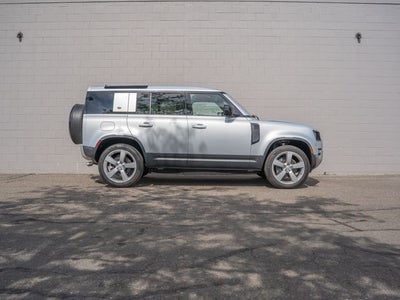 2024 Land Rover Defender SE
