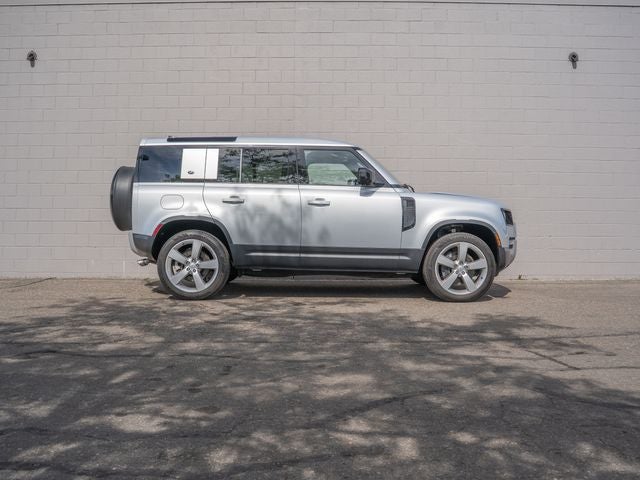 2024 Land Rover Defender SE