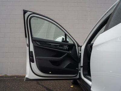 2025 Porsche Panamera 4