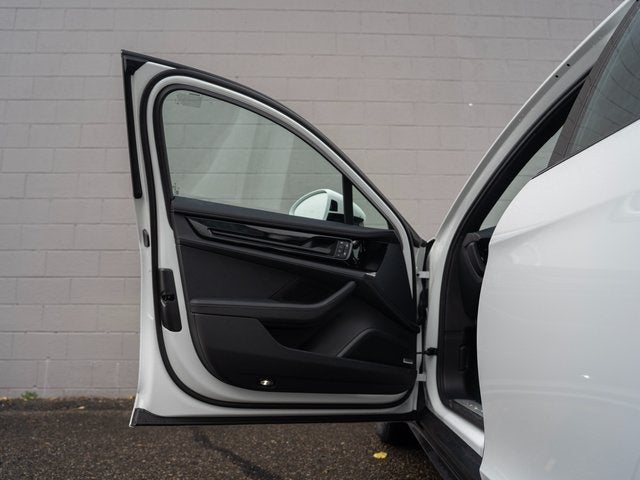 2025 Porsche Panamera 4