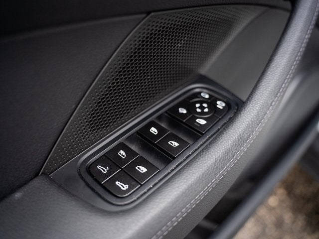 2025 Porsche Panamera 4