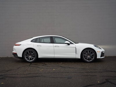 2025 Porsche Panamera 4