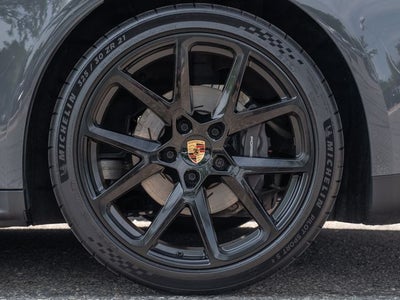 2025 Porsche Panamera 4