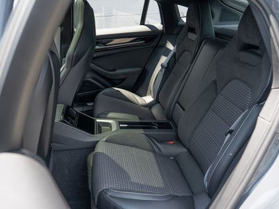 2025 Porsche Panamera 4