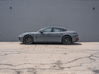 2025 Porsche Panamera 4
