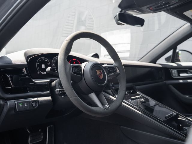 2025 Porsche Panamera 4