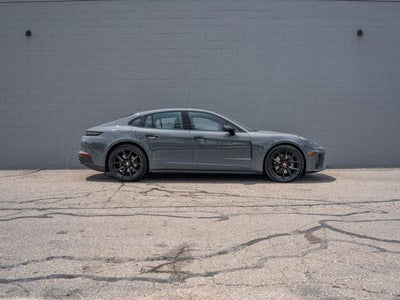 2025 Porsche Panamera 4
