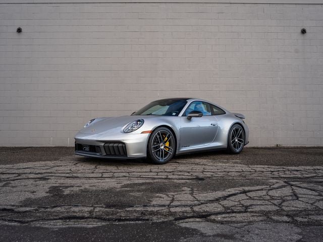 2025 Porsche 911 Carrera 4 GTS