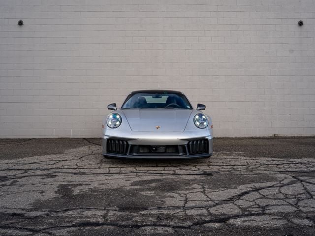 2025 Porsche 911 Carrera 4 GTS