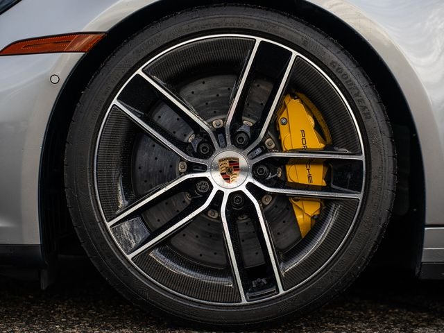 2025 Porsche 911 Carrera 4 GTS