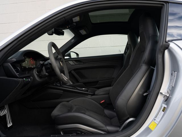2025 Porsche 911 Carrera 4 GTS