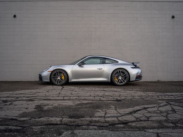 2025 Porsche 911 Carrera 4 GTS