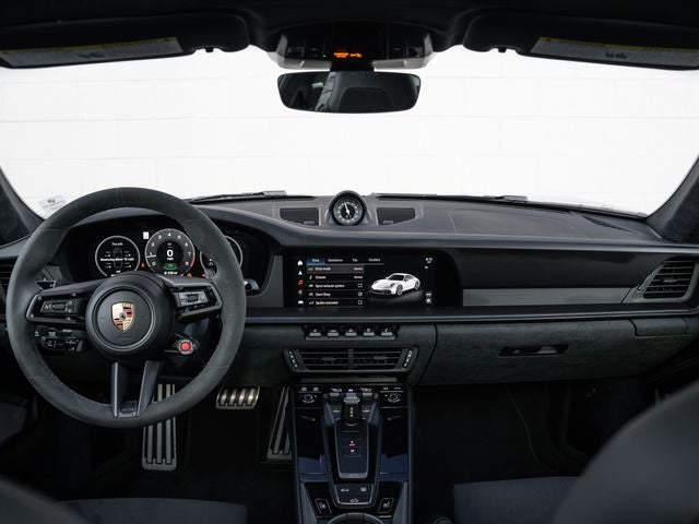 2025 Porsche 911 Carrera 4 GTS