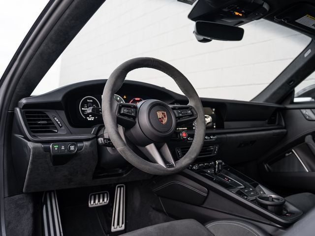 2025 Porsche 911 Carrera 4 GTS