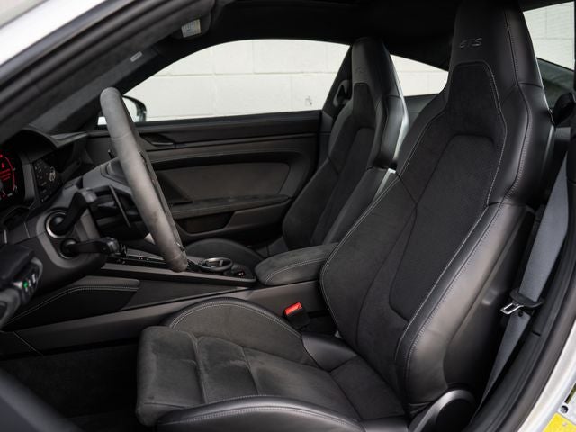 2025 Porsche 911 Carrera 4 GTS