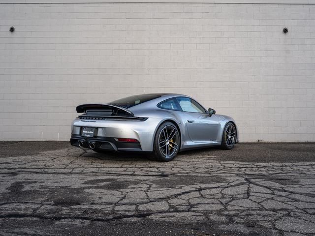 2025 Porsche 911 Carrera 4 GTS