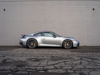 2025 Porsche 911 Carrera 4 GTS
