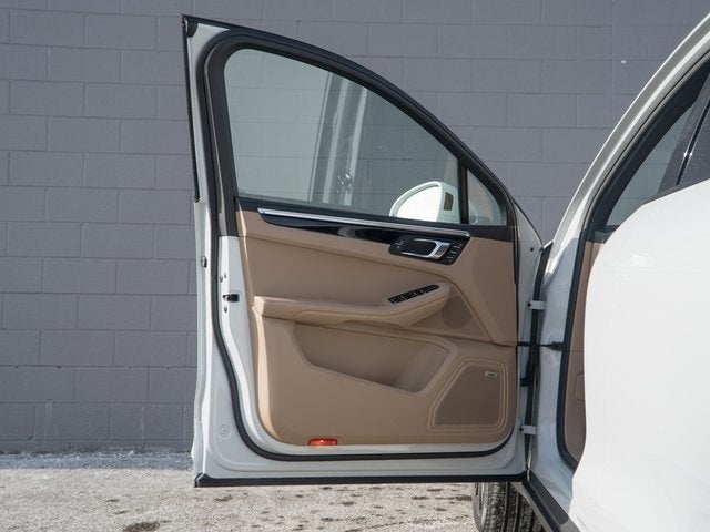 2023 Porsche Macan Base