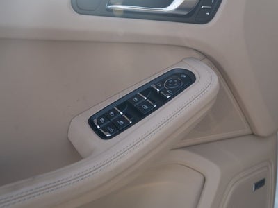 2023 Porsche Macan Base