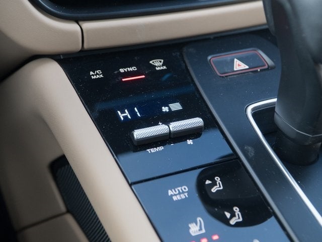 2023 Porsche Macan Base