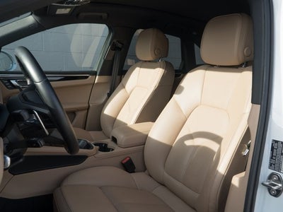 2023 Porsche Macan Base