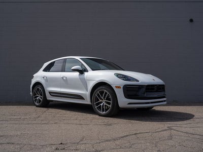 2025 Porsche Macan Base