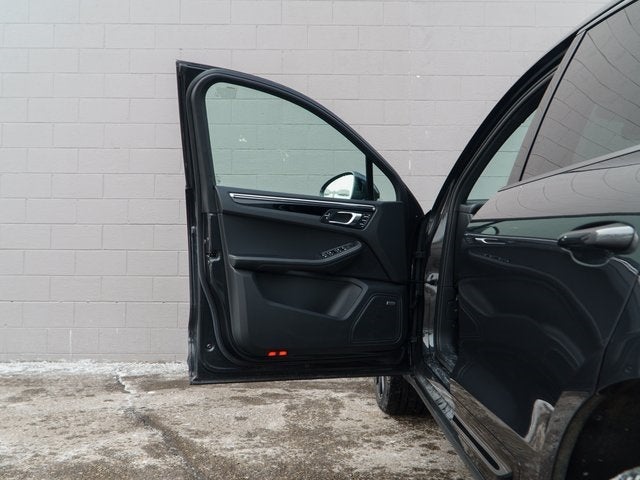 2025 Porsche Macan Base