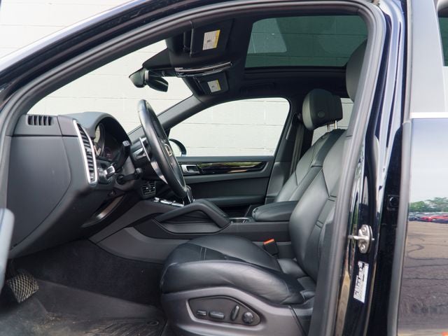 2023 Porsche Cayenne Base