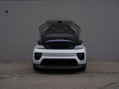 2025 Porsche Macan 4