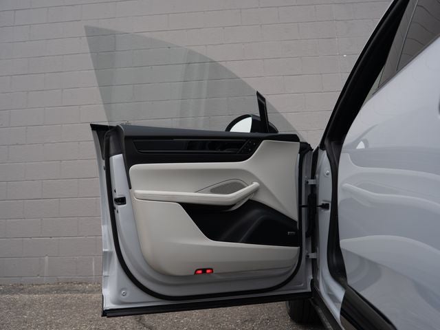 2025 Porsche Macan 4