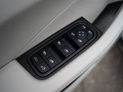 2025 Porsche Macan 4