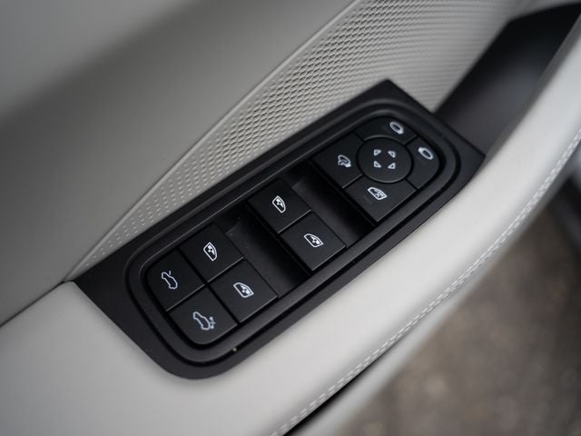 2025 Porsche Macan 4