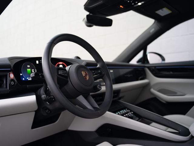 2025 Porsche Macan 4