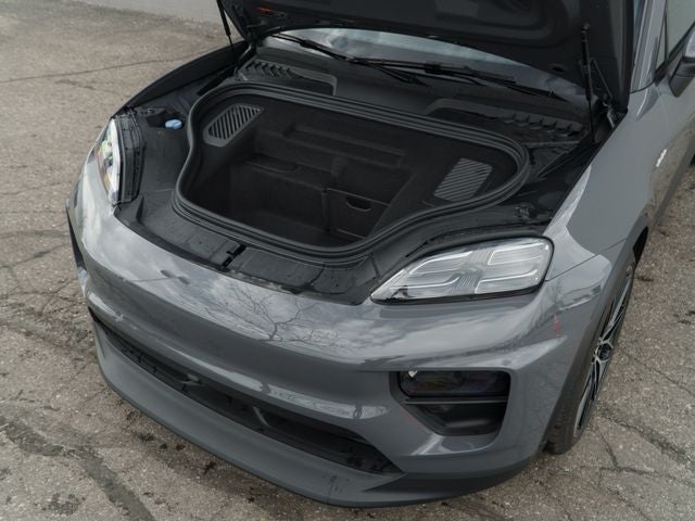 2025 Porsche Macan 4