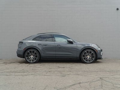 2025 Porsche Macan 4